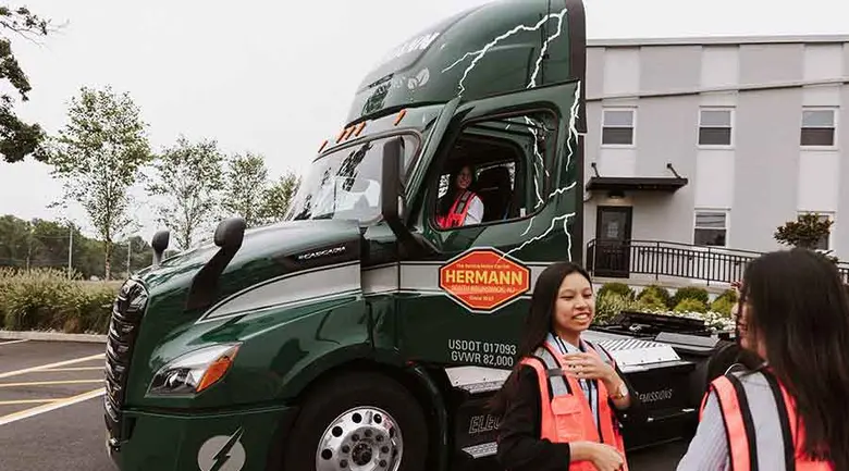 Tunghai University got an up close look at the tractor trailer trucks at the heart of the logistics company.